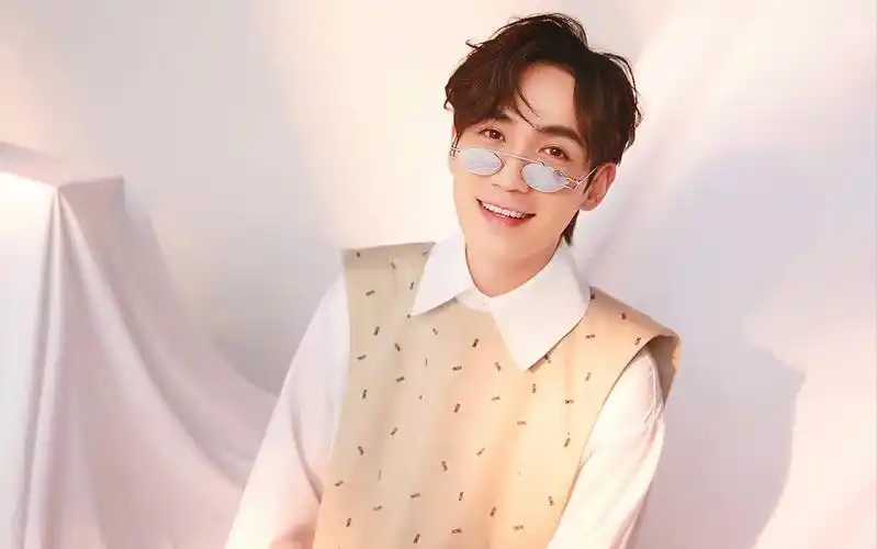 撸了一个居老师的live动态壁纸,配上镇魂音乐更好看