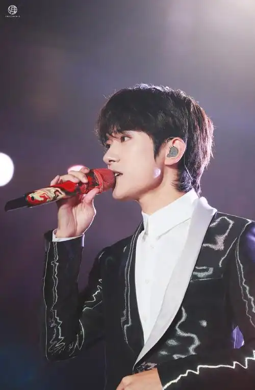 易烊千玺湖南卫视跨年演唱会