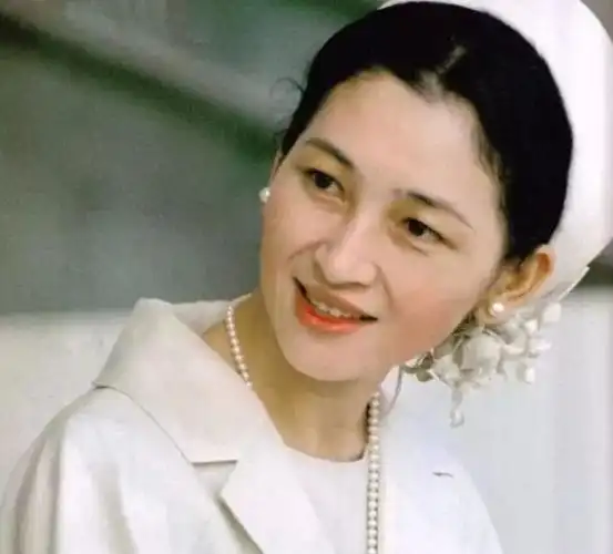 在亚洲的东方,我们的邻国日本,却有一位真正的"平民王妃" 正田美智子