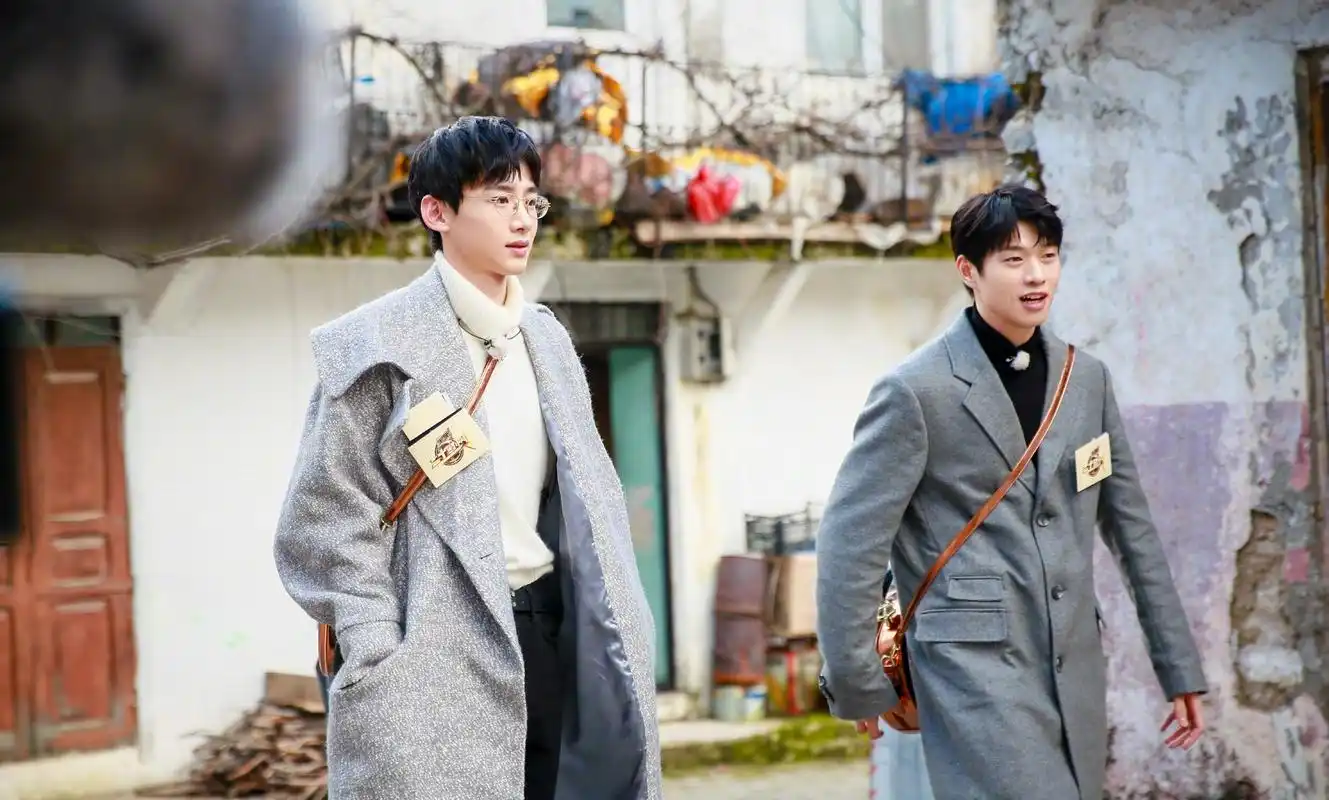 魏大勋和白敬亭甜蜜发糖,网友:祝你们幸福!