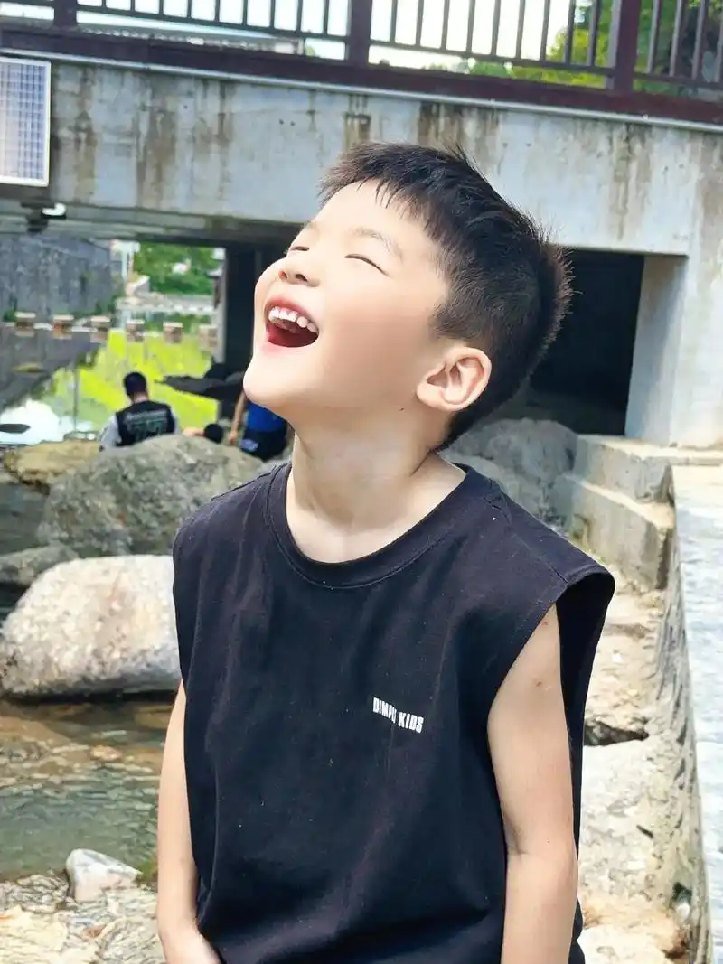 99可爱的76615岁小男孩 96愿你成为01 自己喜欢的样子78