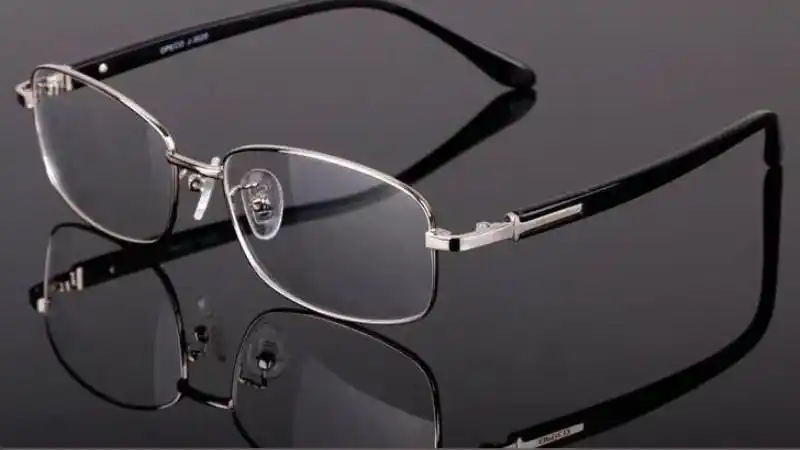 什么是多功能智能变焦眼镜