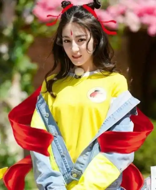 退出,新成员就要补位,之前在第六季中,迪丽热巴临时替班生孩子的baby