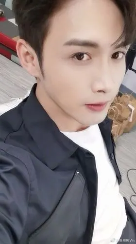 讨论|光凭眼睛就能认出他 !哪个男明星的眼睛是你的心头爱?