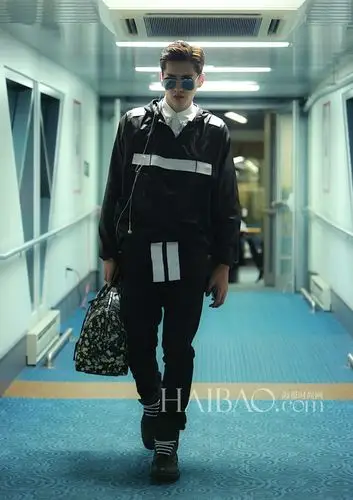 华语明星奔赴纽约街拍特辑:比穿搭比细节,谁最吸睛