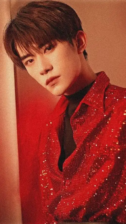 易烊千玺与新年红的适配度