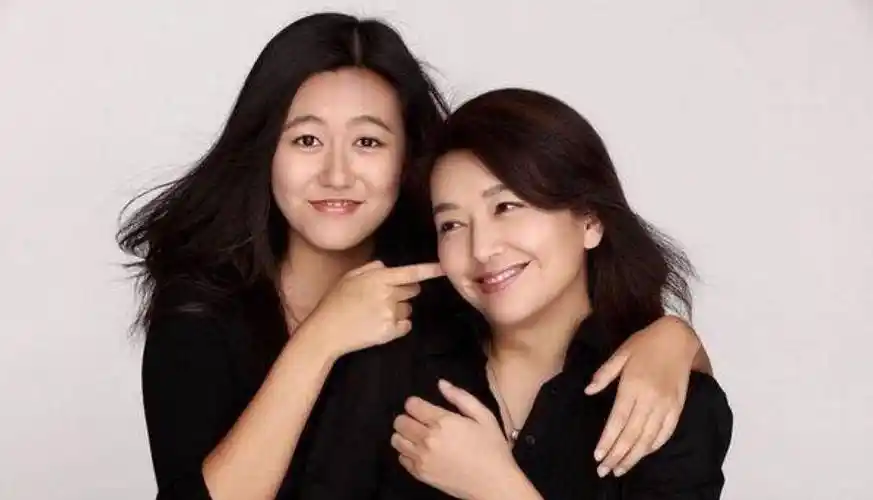 大众女神江珊:四度恋上硬汉,高曙光,靳东是前任,53岁