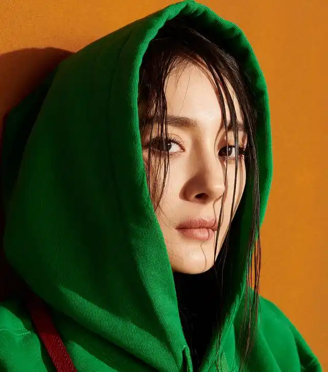 原创杨幂戴金手套造型太奢侈了气质高贵唯美减少撞衫的可能性