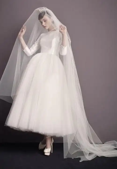 短款轻婚纱礼服新娘2020新款中袖简约缎面公主蓬蓬裙旅拍小婚纱