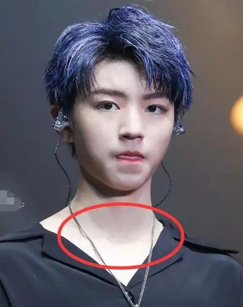 王俊凯有多瘦?"蝴蝶锁骨"让女生看了羞愧,粉丝:想在上面游泳