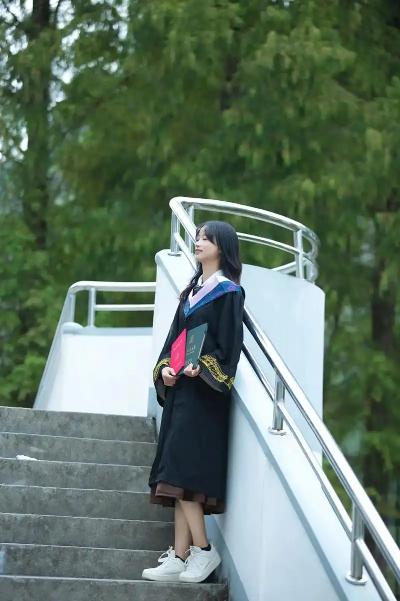毕业写真#学士服毕业照  - 抖音