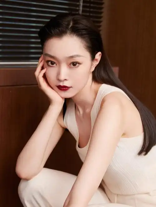 宋轶白色西装超飒