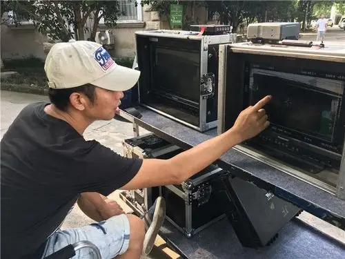 一起去片场看看吧