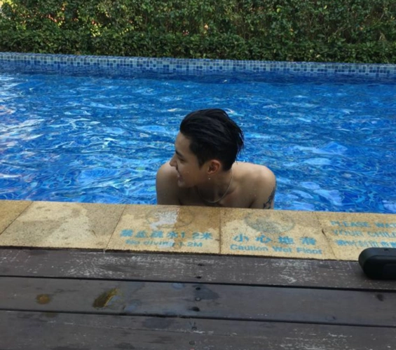 吴亦凡三亚游泳现肌肉,在《西游伏妖篇》里演技大爆发,你怎么看