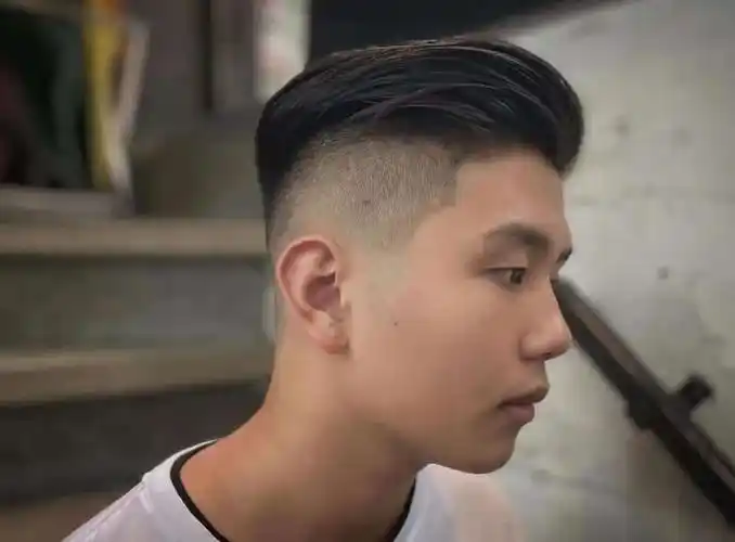 男士发型2022最新图片(男生干净帅气中短发型推荐)