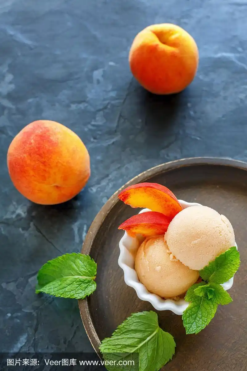 自制桃子冰淇淋.