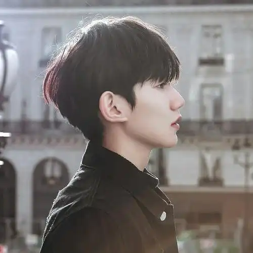 王源侧颜头像源源女友请抱走