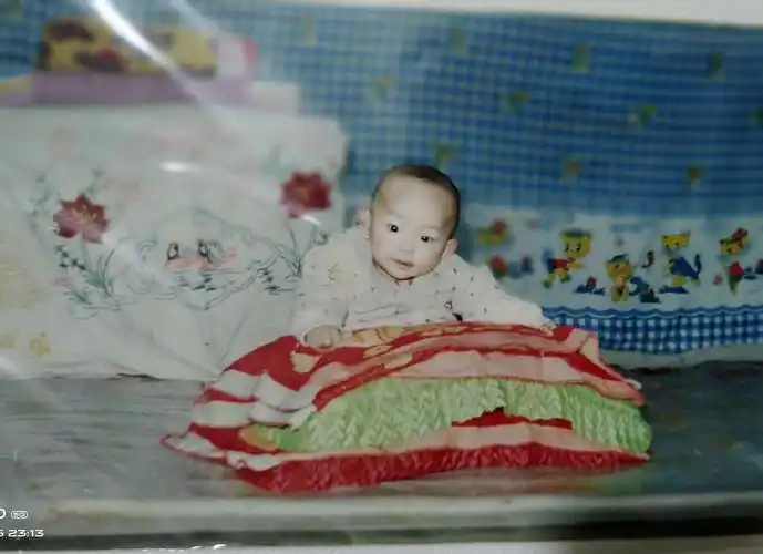 这是我小时候,,哈哈可爱吧