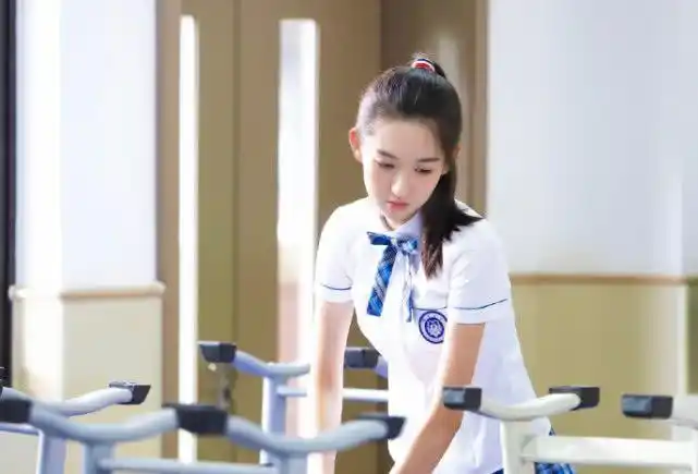 原本觉得少年派邓小琪够美了看到古装扮相后粉丝都炸锅了