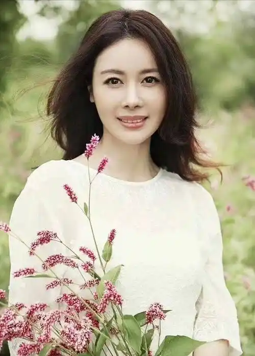 当年《西游记》就觉得她漂亮,很有气质,就是没有被大家熟知_邓英_观众