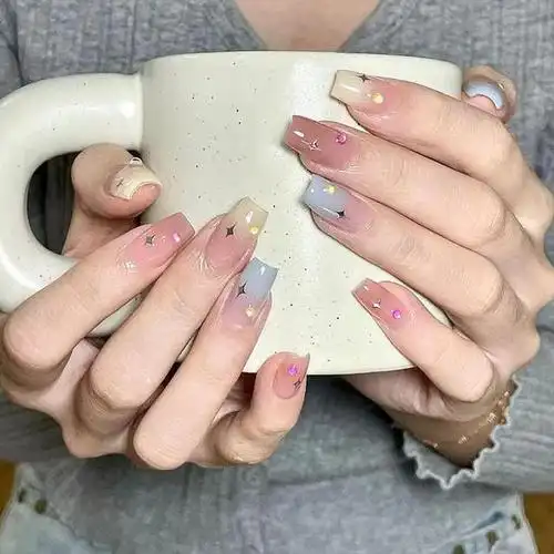 嘟嘟瓜美业网:夏日渐变美甲的正确打开方式,你get了吗?