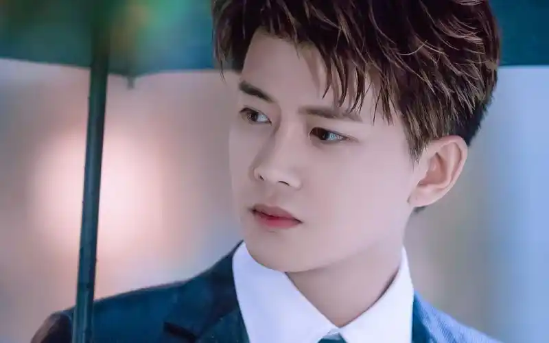 任嘉伦新剧成爆款他曾当众亲吻景甜大火时却宣布隐婚