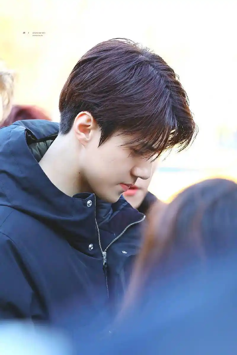 exo忙内吴世勋近照,又帅出了新高度!不愧是黄金比例的脸!