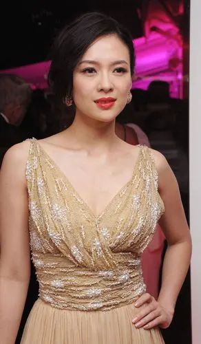 p>章子怡,1979年2月9日出生于北京,华语影视女演员,制片人,毕业于