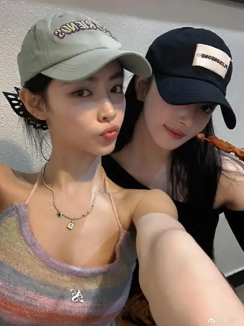 孔雪儿许佳琪辣妹合照