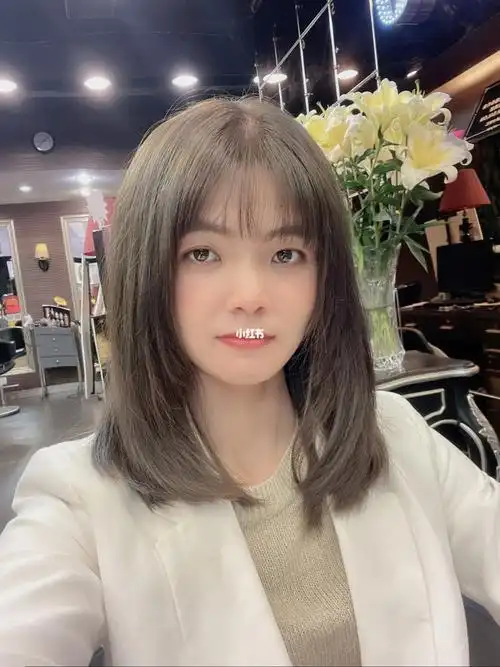 年龄2040岁以上,但凡是染这个发色的女人,都很显气质和减龄不得不说