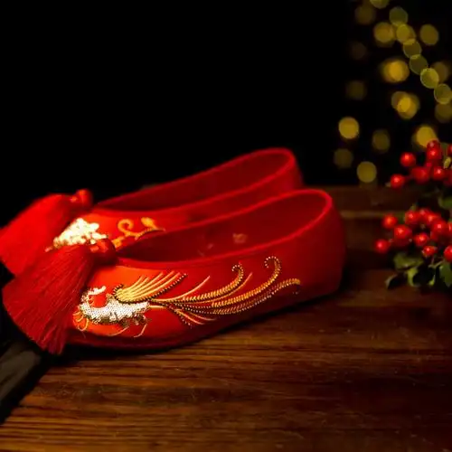 老北京新娘鞋绣花婚鞋子千层底中式红色秀禾鞋女上轿鞋平底跟布鞋