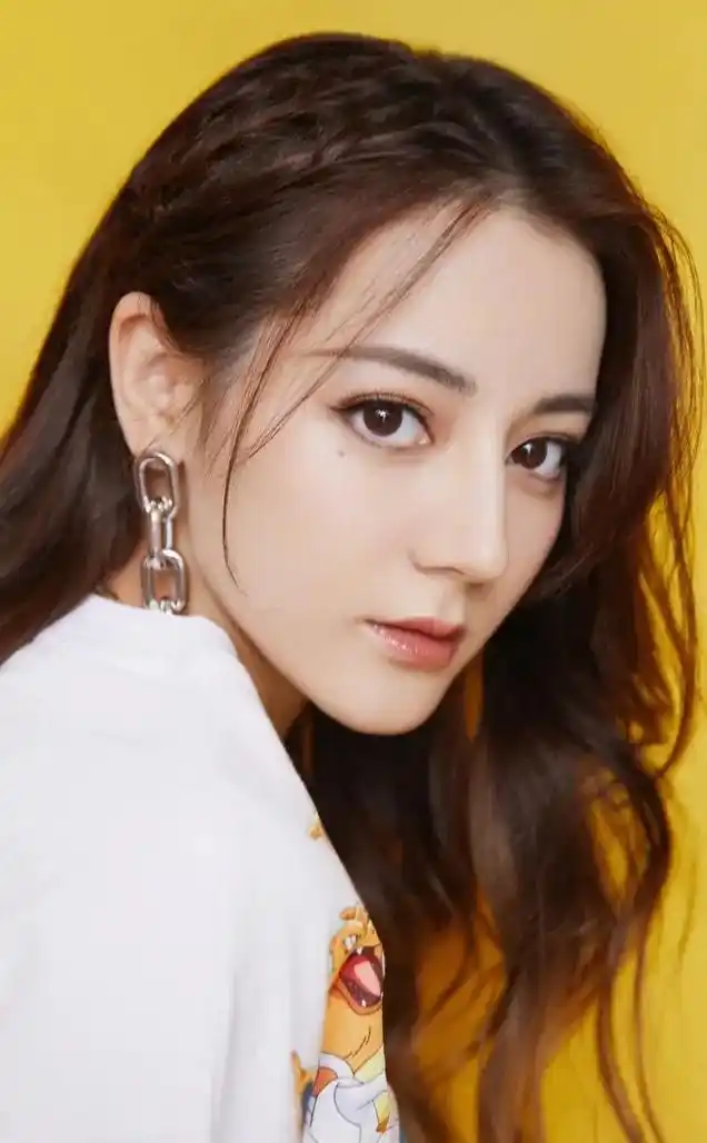 迪丽热巴迷人写真,甜美可爱,魅力动人!