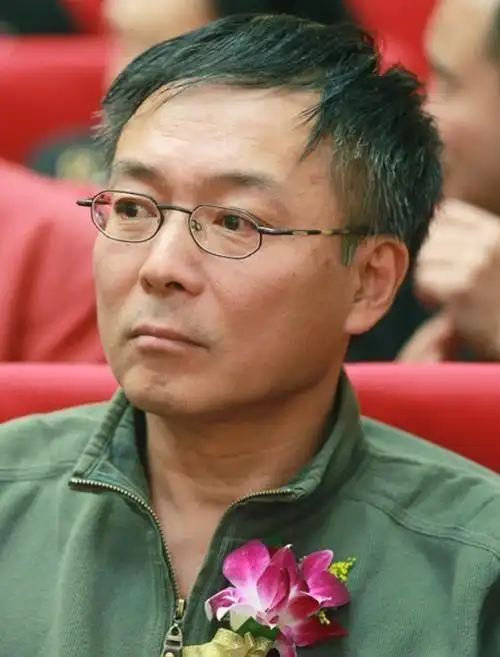 演员谢园:生前无儿无女,去世2年半后,遗孀邱悦的选择令人泪目