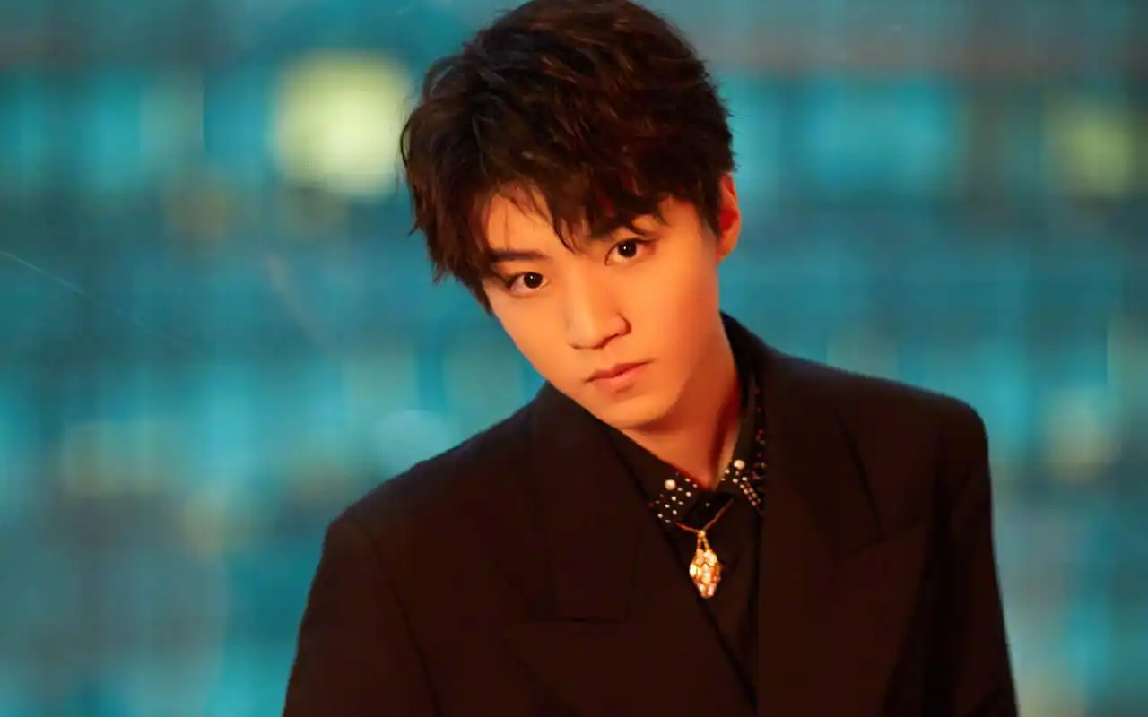 2019清新帅气王俊凯壁纸成熟气质的小凯