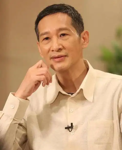 最近,关于著名演员王劲松的"狂妄"言论在网络上引起了轩然大波,他的