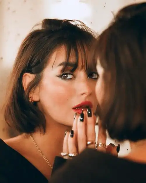 这5款短发一到夏天就想剪从法国女人的演绎来看看如何做到清凉又高级