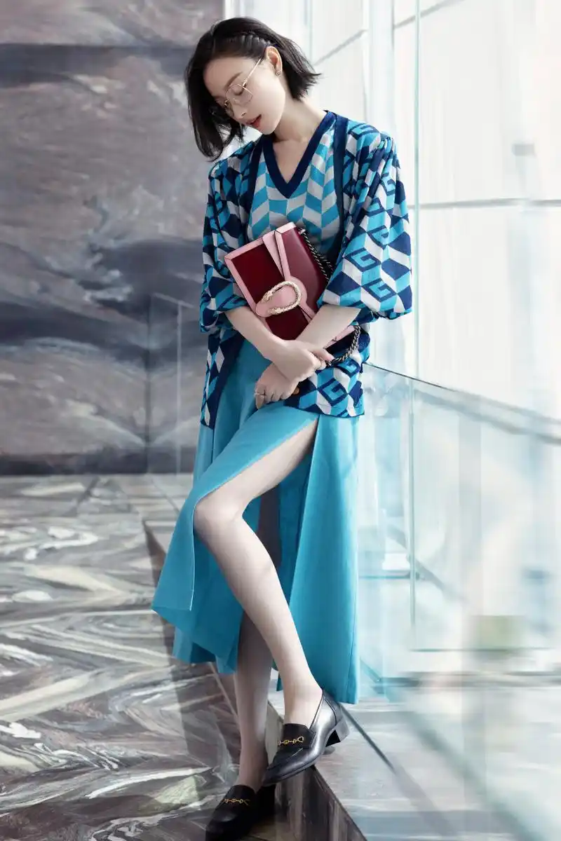 倪妮美腿合集,又白又滑[色][色]美爆了