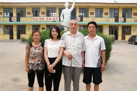 独家:高圆圆携赵又廷回唐山老家祭祖 办亲友聚会招待亲朋(多图)