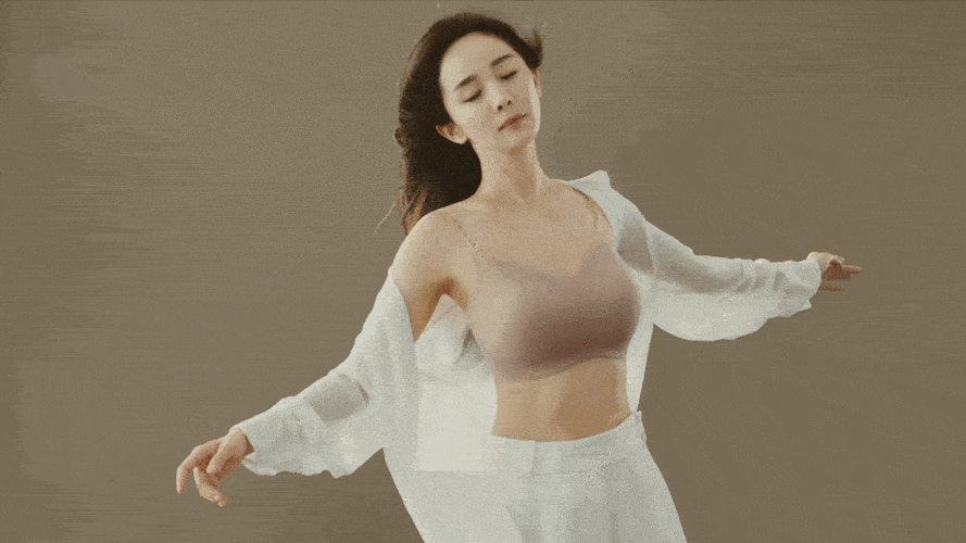 杨幂内衣大片秀美胸精致得像个洋娃娃 评论区一片点赞_万茜_穿着_身材