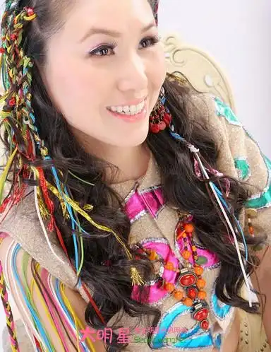 陈格在30岁的时候,也就成为了越剧团的舞蹈演员,也算是半个娱乐圈人了