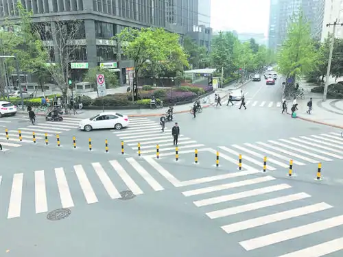 双待路口x形斑马线这些创新让成都交通更顺畅