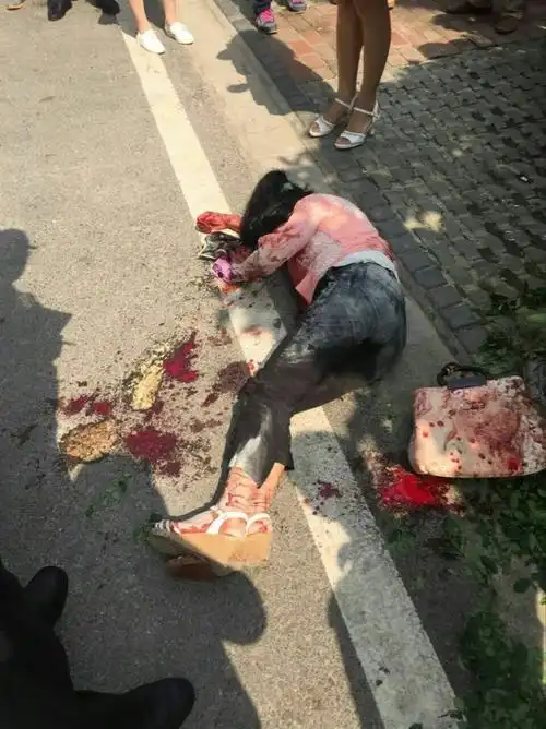 朋友圈刚才有人发帖保利心语有两人被砍死了