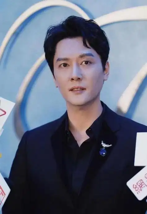 冯绍峰陪儿子参加亲子运动会,5岁想想超像妈妈,长成男版赵丽颖