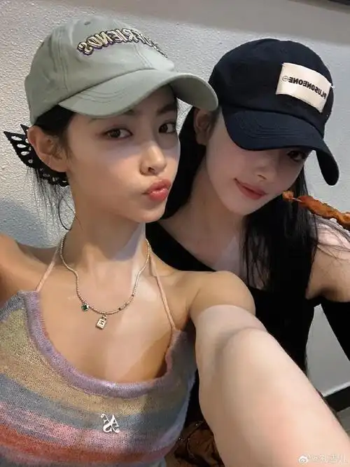 鞠婧祎许佳琪孔雪儿今日营业照对我眼睛很友好