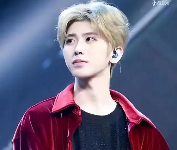 在路上之普通人电影回顾蔡徐坤用了3年从顶流到塌房却只花了1天