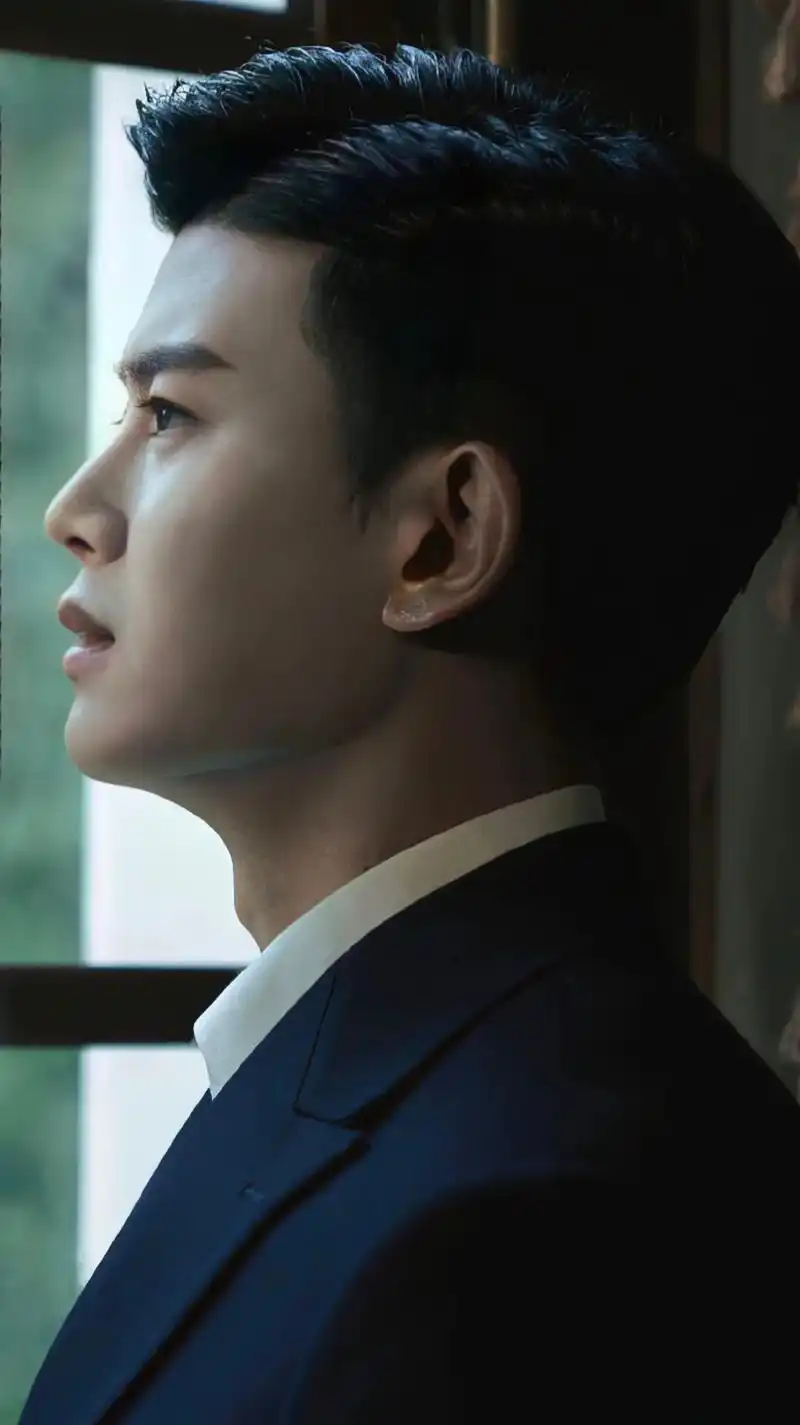 任嘉伦 #挡不住的颜值 请君写真集 - 抖音