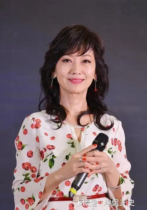 赵雅芝晒照,咋看也没69岁啊!看到素颜的赵雅芝,网友难掩失望?|冻龄|娱