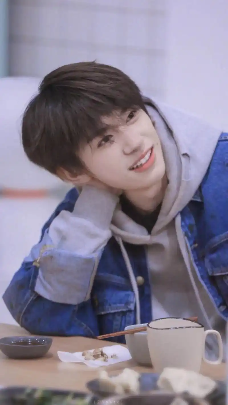 朋友请听好时期的千玺#易烊千玺 #生活顺利 #治愈系笑容 - 抖音