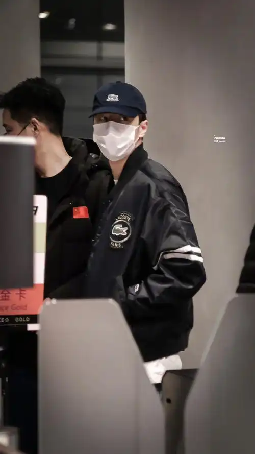 巴黎时装周##王一博巴黎时装周##王一博机场