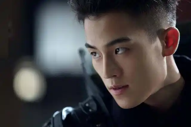 外形帅气的欧豪,演技和音乐能力都很强,是一位全能的艺人